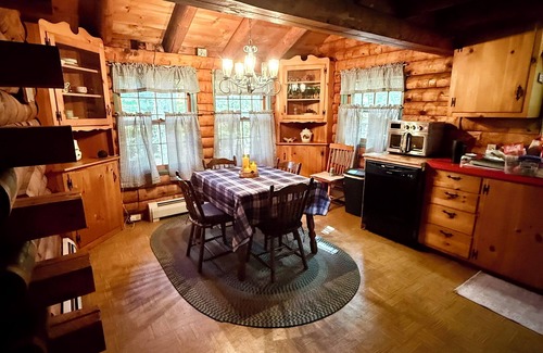 Wardsboro House | Snow Mountain Lodge- 6 miles from Mt Snow. Ski, Indoor Pool, Golf, Hike, Relax!