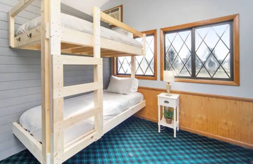 Gaylord House | Snowbelt Bunkhouse