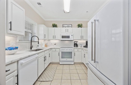 North Myrtle Beach Villa | Snowbird Comfort & Luxury: Modern Barefoot Villa Overlooking Norman's 9th Hole
