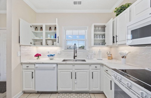 North Myrtle Beach Villa | Snowbird Comfort & Luxury: Modern Barefoot Villa Overlooking Norman's 9th Hole
