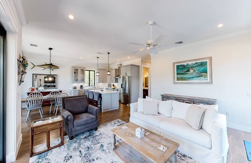 Bowens Addition House | Snowbird-Friendly Home with Central AC, High-Speed WiFi, and Washer/Dryer