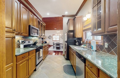 Whittier Condo | Snowbird-friendly mtn-view condo with heated pool, sauna, hot tub, pickleball