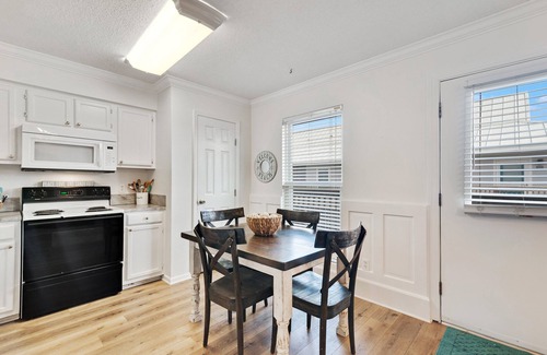 Gulf Shores Condo | Snowbird Wanted - Jan & Feb - Gulf Shores Condo-Just a few short steps to beach.