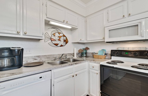Gulf Shores Condo | Snowbird Wanted - Jan & Feb - Gulf Shores Condo-Just a few short steps to beach.
