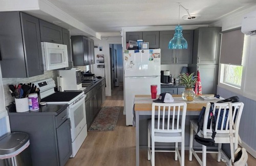 Bradenton House | Snowbirds welcome just 10 miles from Anna Maria Island.