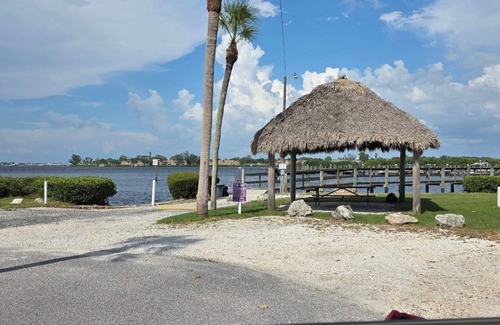 Bradenton House | Snowbirds welcome just 10 miles from Anna Maria Island.