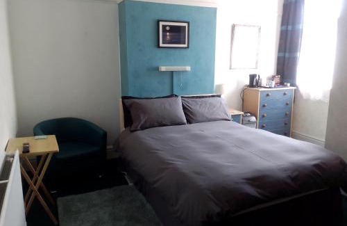 Rhyl Bed & Breakfast | Snowdon House Single rooms for solo travellers