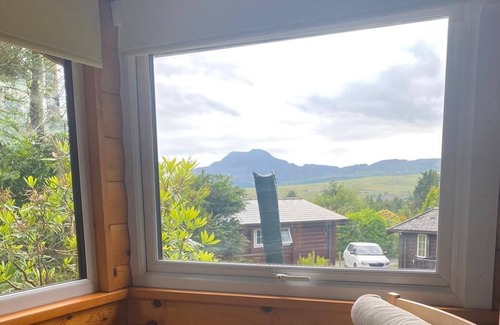 Bronaber Cabin | Snowdonia Retreat Log Cabin 185