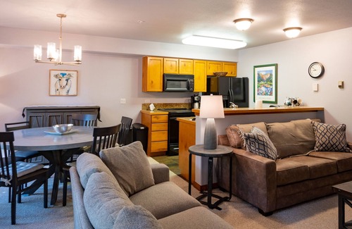 Breckenridge Condo | Snowflake: Close to Everything! 2 BR; 2 BA Condo; Sleeps 6