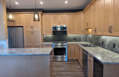 Silver Star Mountain House | Snowgums, 3 bedroom 3 bathroom townhome, renovated kitchen and secure garage