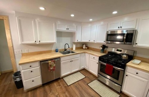 Speculator Cottage | Snowmobile Access & Close to Oak Mt. Ski - Cozy Cabin, Peaceful-Sleeps 6