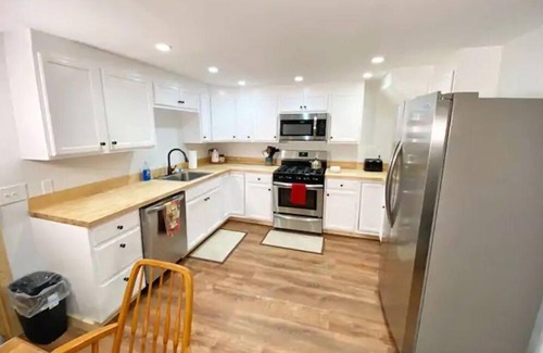 Speculator Cottage | Snowmobile Access & Close to Oak Mt. Ski - Cozy Cabin, Peaceful-Sleeps 6