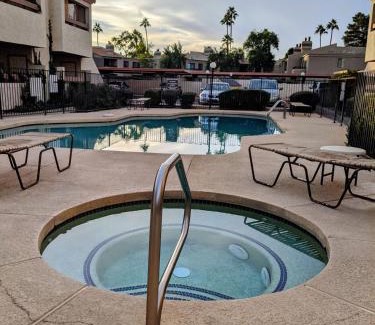 South Scottsdale House | Snug 2br Condo W Pool, Patio, Wd Near Old Town