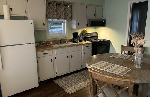 Sturgeon Bay Cottage | Snug Harbor Inn - Port Cottage