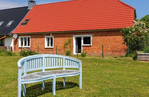 Divitz-Spoldershagen House | Snug Holiday Home in Divitz Spoldershagen near Skydiving