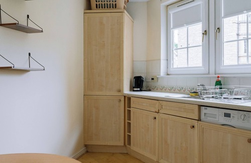 Haymarket Apartment | Snug & Serene 2BD Flat - Roseburn