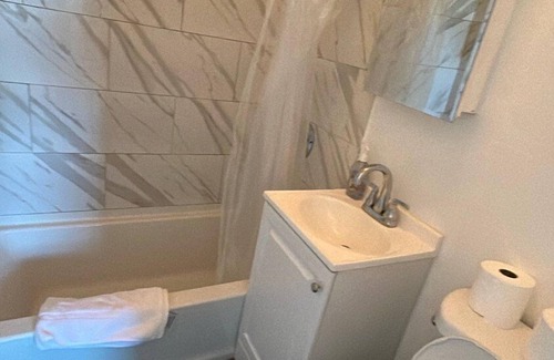 Westlake Apartment | Snug Studio Stay for Two in LA