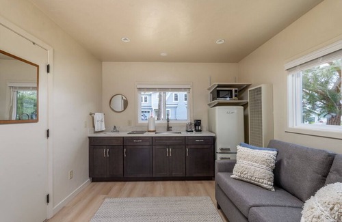 Pacific Grove Apartment | Snuggle Up - Pacific Grove Studio - Cozy Cottage