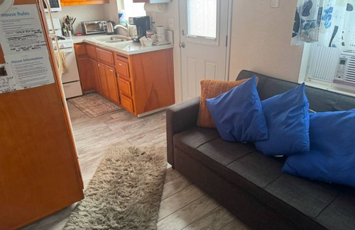 San Diego House | SO Cute Beach Studio bungalow in North Mission Beach 92109 - AJ George Broker