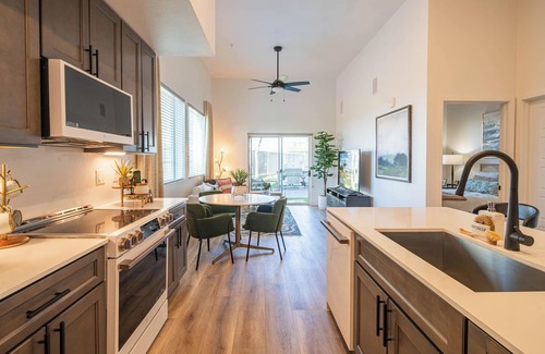 Desert View Village Condo | Soak, Focus, Refresh Pool Dedicated Desk Laundry