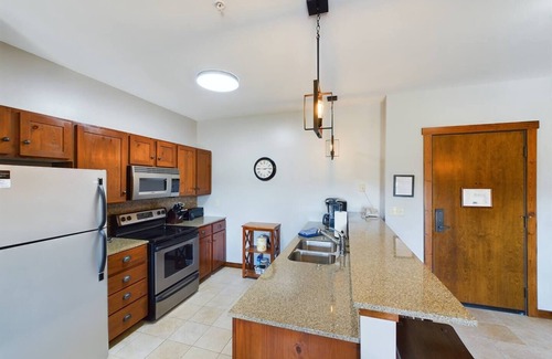 Snowshoe Condo | Soaring Eagle Ski-in - Ski-out Condo with Hot Tubs