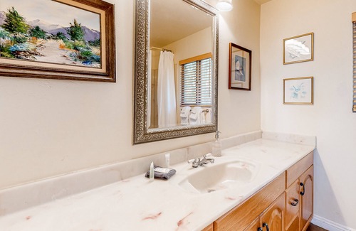 Pine Cove House | Soaring treetop cabin with amazing views, hot tub, wraparound deck, & grill