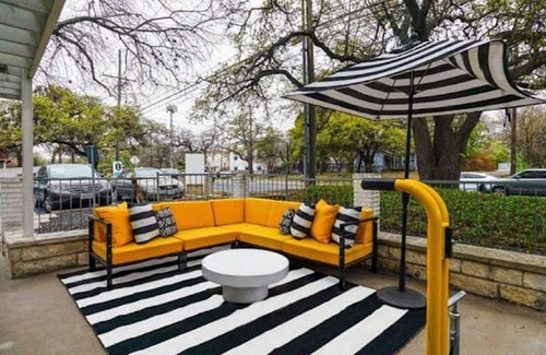 Dawson Apartment | Soco 2BR Comfy Suite w Pool King bed Fast Wifi