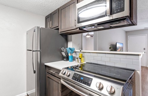 Dawson Apartment | Soco 2BR Corner Suite w Pool King bed Fast Wifi