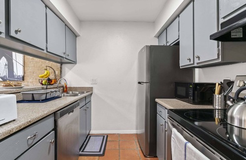 Bouldin Apartment | SOCO ZEN APT | The Perfect Location | Free Pkg