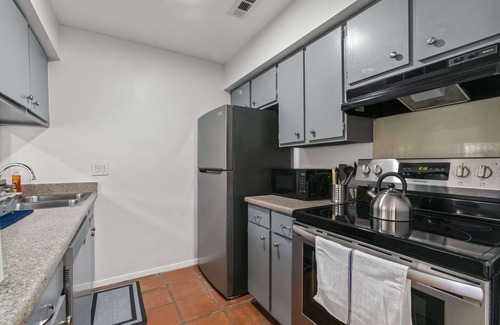 Bouldin Apartment | SOCO ZEN APT | The Perfect Location | Free Pkg
