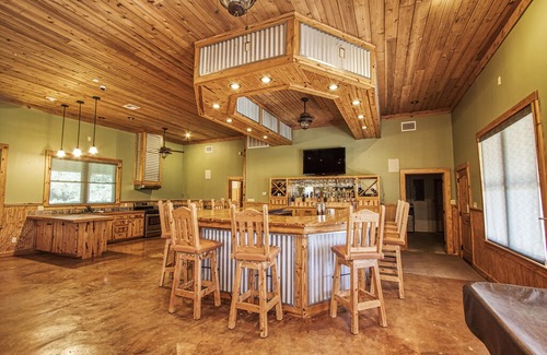 Uvalde House | SOE Lodge in Uvalde