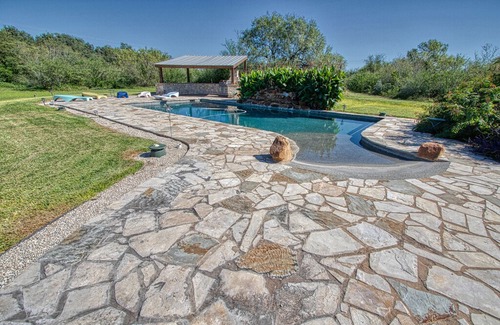 Uvalde House | SOE Lodge in Uvalde
