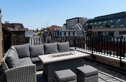 Soho Apartment | Soho Gem Vibrant London Hideaway