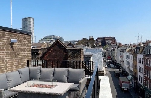 Soho Apartment | Soho Gem Vibrant London Hideaway