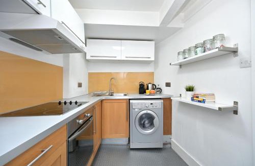 Soho Apartment | Soho, Piccadilly & Chinatown - Two Bedroom & Two Double Beds Apartment