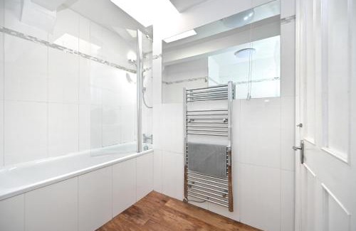 Soho Apartment | Soho, Piccadilly & Chinatown - Two Bedroom & Two Double Beds Apartment
