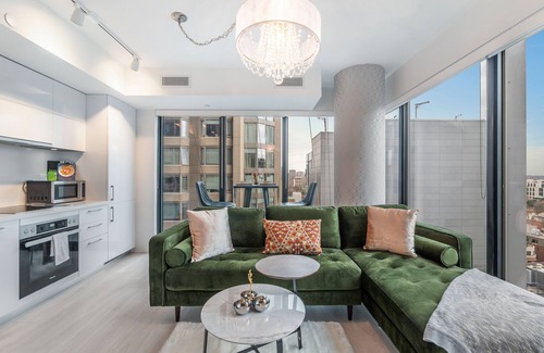 Bloor-Yorkville Apartment | Soho Suites Yorkville