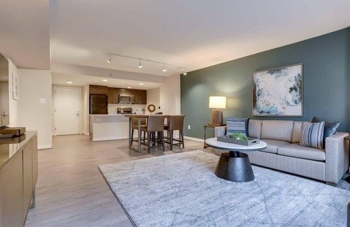 Court House Apartment | Sojourn Courtland Towers w/Private Balcony