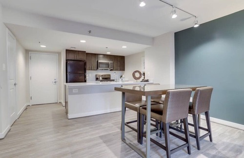 Court House Apartment | Sojourn Courtland Towers 2 BR | 2 Bath