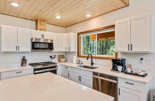 Willow Apartment | Sojourn Lodge~Recreational Haven