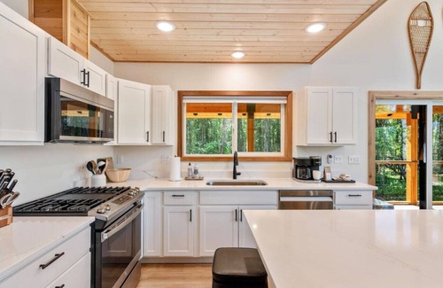 Willow Apartment | Sojourn Lodge~Recreational Haven