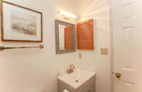North Newport News House | Sojourn Ranch Home near Ft Eustis Family Home