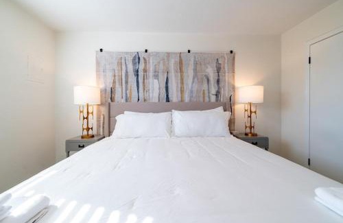 East Ocean View Apartment | Sojourn's Harborage Manatee Suite Near Beach