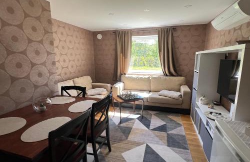 Glomset Apartment | Sokkelleilighet i enebolig i Ålesund nær stranden