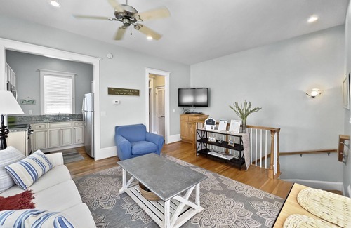 Sunnyside House | "Sol Surfer" | Heated Community Pool| Tennis, Pickleball, and Basketball | Less than 5 min. to beach