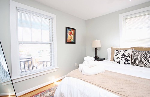 Venable House | Sol, Washington Park, 2 bed, 1 bath entire home