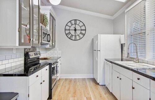 Lafayette House | Sola House · Southern Louisiana charm w/backyard paradise