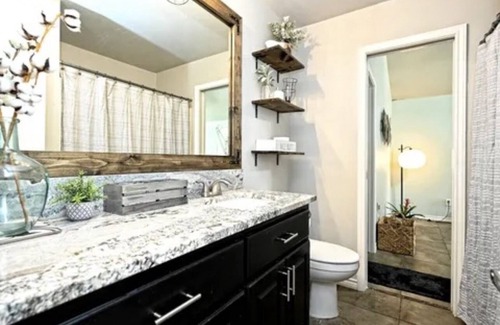 Marble Falls House | Solar Eclipse Find Little Tropical Paradise in peaceful quiet little town.