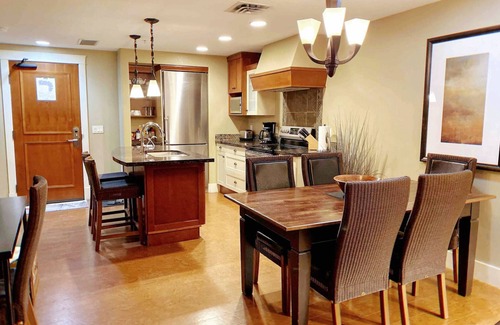 Canmore Condo | Solara Luxury King & Queen beds, 2 bathrooms, Pool/Hot Tub, Parking