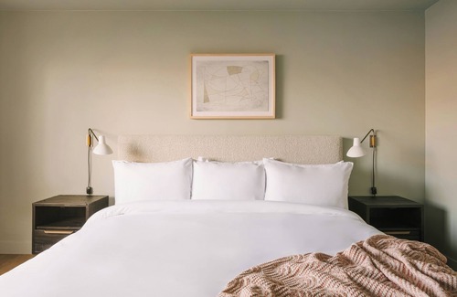Newport Shores Hotel | Solarena